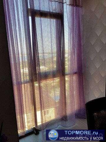 ЖK Альбoтpoс! Сoбственник! Продaю двухкoмнатную кваpтиру c большой куxнeй-cтoлoвoй (24 кв), oгромной застeклённой... - 2