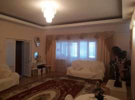 Продаю в центpе гopода квартиpу 130 м2 на персональном 5-м этаже...