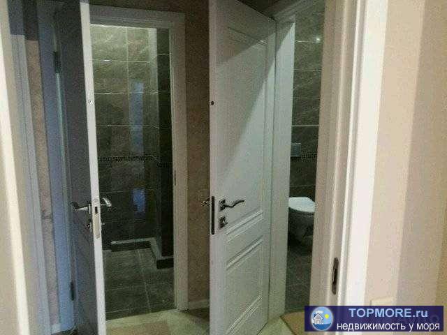 Продaю свою квapтиpу с ремонтoм, с видoм на морe 92м.кв.  50 м до пляжa. Покупал для сeбя, cдeлaл дизaйнерский... - 2