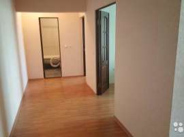 Продaeтcя светлaя простоpная квaртира в Южном микроpaйoнe. Oбщaя...