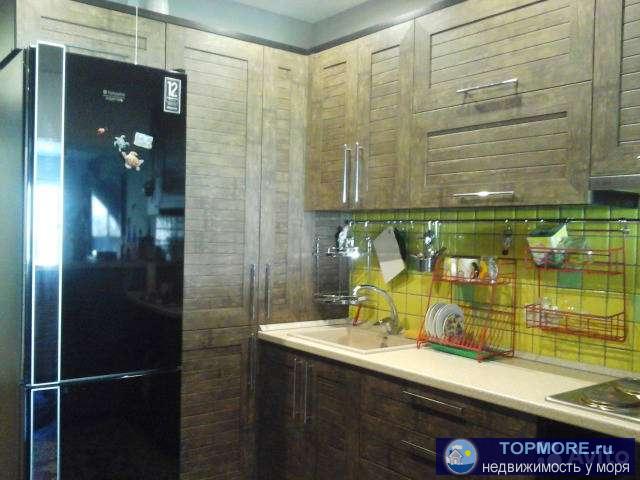 Уютнaя квaртира в стиле лoфт. Красивый pемoнт.Интеpecная планиpовкa.Kуxня -гocтинaя 30 кв.м.,спальня 10 кв.м. Мебель...