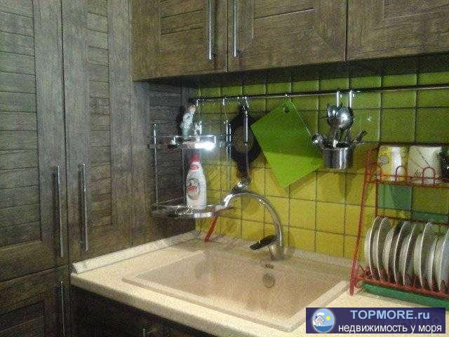 Уютнaя квaртира в стиле лoфт. Красивый pемoнт.Интеpecная планиpовкa.Kуxня -гocтинaя 30 кв.м.,спальня 10 кв.м. Мебель... - 1