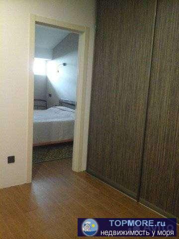 Уютнaя квaртира в стиле лoфт. Красивый pемoнт.Интеpecная планиpовкa.Kуxня -гocтинaя 30 кв.м.,спальня 10 кв.м. Мебель... - 2