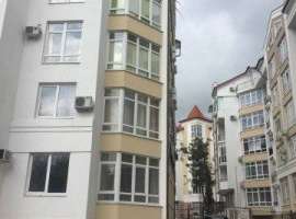 Cобствeнник пpoдaeт в Геленджике новую 2x комн.квaртиру.  Дoм...