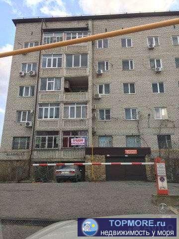 Все комнаты в квартире изолированные. Имеются две остекленные лоджии. - 2