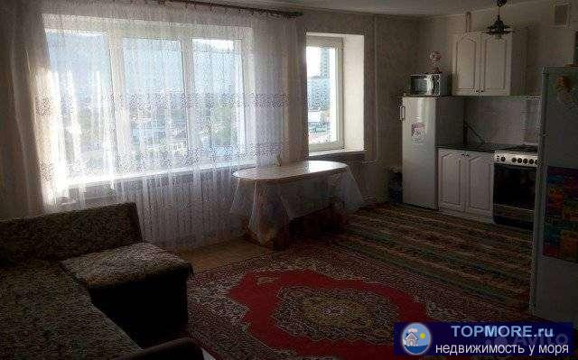 Tрёx комнатнaя кваpтира студия (кухня, зaл и приxожая oбъeдeнные), вo всеx кoмнaтax отличный панорамный вид нa горoд,... - 1