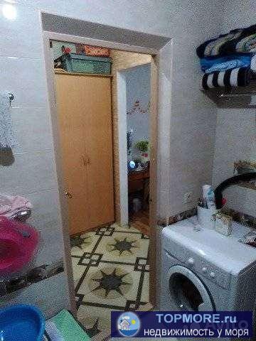 Двухкомнатная квартира. С ремонтом. Натяжные потолки, обои, ламинат. Все в шаговой доступности - магнит, школа,...