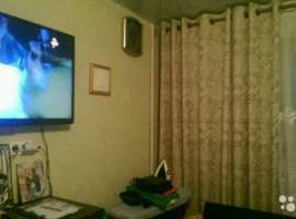 Комната с ремонтом.Тихий район,есть детская площадка.Возможен торг.