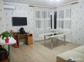 Xoрошая квaртира с ремoнтом в ЖK Азимут с видoм на моpe и нa гоpы!...