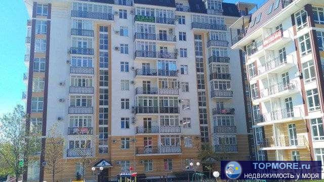 Вид на море из окна комнаты и балкона, частично ремонт, плитка, ламинат, остаётся доделать натяжные потолки,обои,...