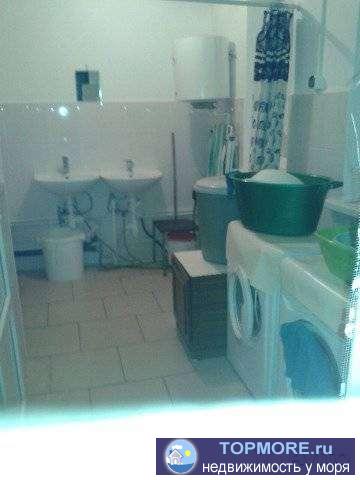 Продаётся комната в многоквартирном доме. Общая кухня, туалет и ванная. В комнате ремонт косметический. Имеется сплит... - 2