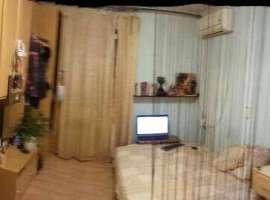 Комната плюс прихожая и балкон. Выход на балкон из прихожей. В...