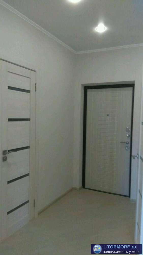 Продаю большую квартиру- распашонку( окна  на 2 стороны), новый ремонт, встроенная кухня. 2 изолированные комнаты.+...