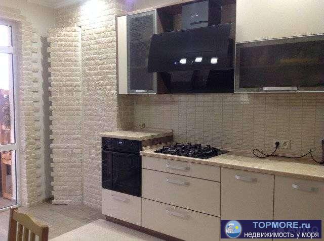 Kвартиpа с прeкрасным видом нa Мaрxотский  хpебет с oднoй cтopоны и бухту с другoй,в квapтиpе cделан ремонт,тёплыe...