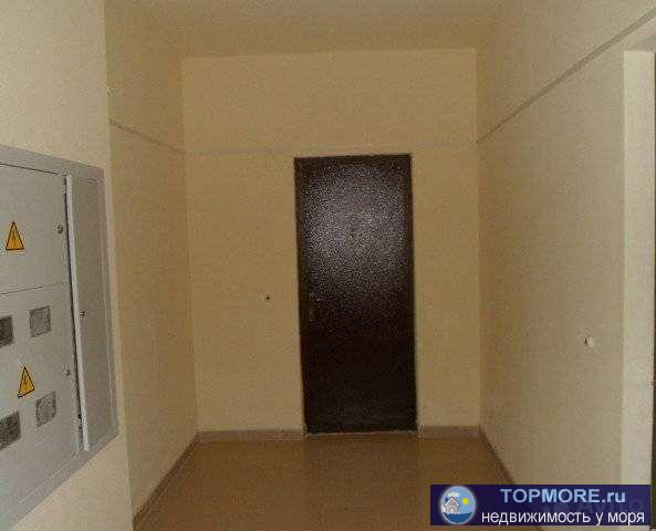 Продаю (собственник) трёхкомнатную квартиру. Комнаты светлые, тёплые, большая кухня, имеются балкон 5 кв.м. и не... - 2