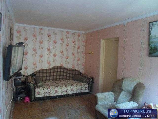 Продам  14 кв.м. комнату с мебелью, холодильником, телевизором, стиральной машиной. МП окно, интернет. Своя кухня... - 1