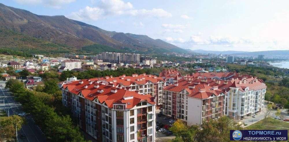 Жилой комплекс Дом у моря в Геленджике представляет собой два 5-этажных здания. С верхних этажей открывается...