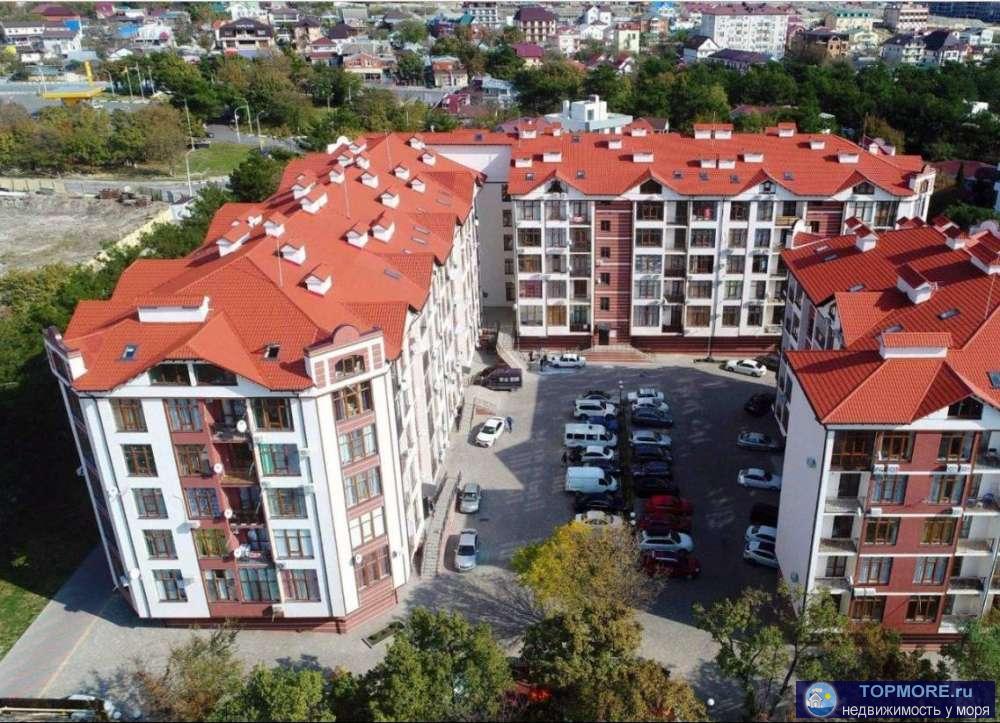 Жилой комплекс Дом у моря в Геленджике представляет собой два 5-этажных здания. С верхних этажей открывается... - 2