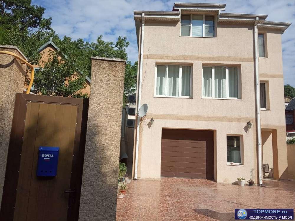 г.Новороссийск.Центр.Все коммуникации центральные.Баня,летняя кухня,гараж,3 c/у. 