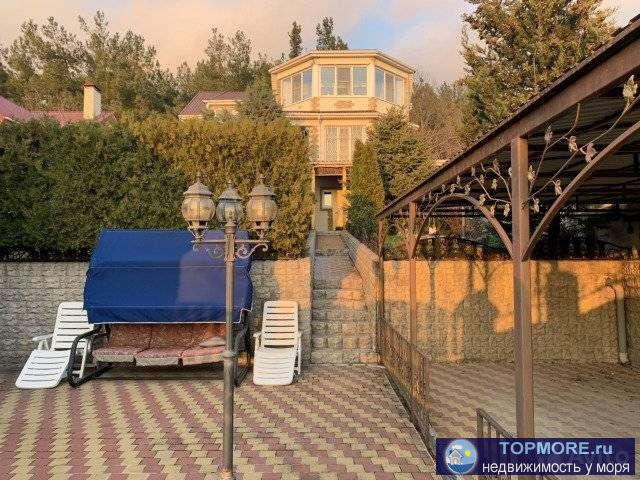 Если вы ищите место для отдыха и тела и духа ,тихий уголок ,то этот особняк вам подойдёт ,большой земельный участок...