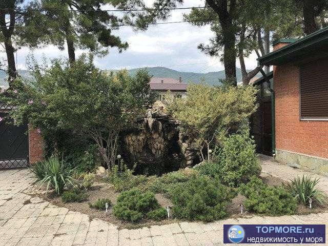 Дом находится в центре города с развитой инфраструктурой. На участке 7 соток, здание 300 м2, два этажа. Большой... - 1