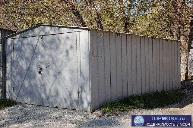 Продаю гараж сборно-разборный металлический, с двухскатной крышей. Установлен на раме из швеллера h-10 (съемный),...