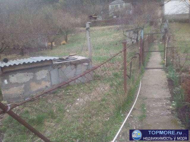 1/2 дома 30кв.м на участке 10 сотак, свет, вода, газ по меже.