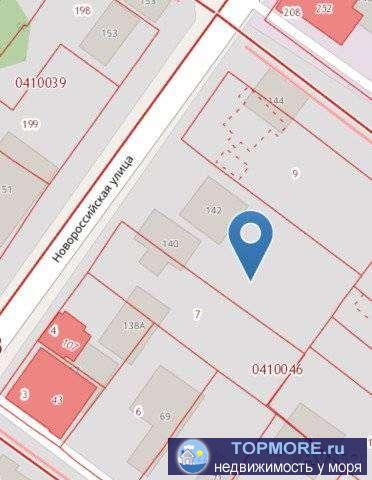 Продаётся домовладение с земельным участком. Все коммуникации в доме. Ровный участок. Торг. Собственник.