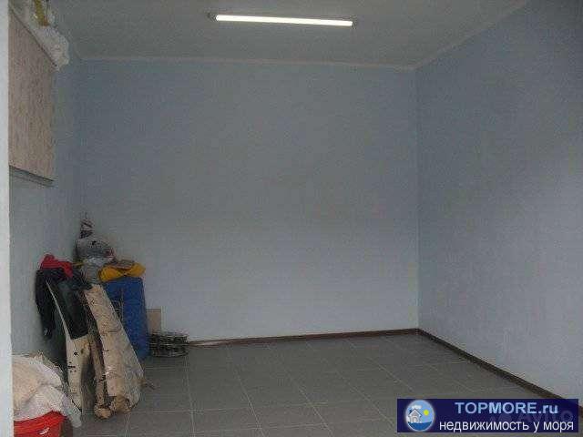 Продам гараж на  1 этаже    жилого дома по ул.А.Блока.Площадь - 20,0 кв.м.(5,5 х 3,6).Высота -3.1  м. Сухое... - 1