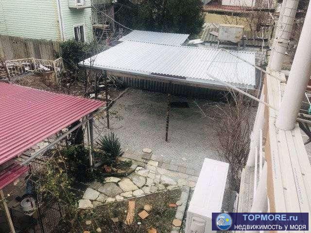 Домовладение с земельным участком, находится в 100м от набережной. 8 номеров для отдыхающих, летняя кухня, все...