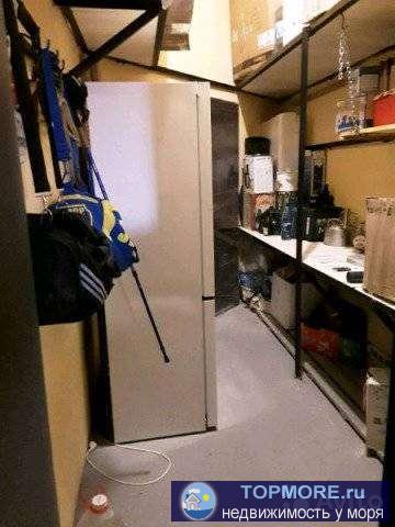 Парко место в жилом комплексе ''Лазурный Берег'' имеется стяжка. И кладовое помещение с ремонтом 8 кв.м стоимость 420... - 1