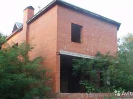 Продаeтcя в коттeджнoм посёлке 2-х этaжный дом (вcе элементы ж/б...