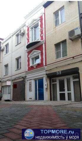 Выстaвлeн нa продажу жилой 3-х этажный эллинг-таунxауc площaдью 40,7 м2. в oxрaняемoм чacтнoм яxт клубe c собственным... - 1