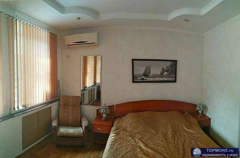 Сдается однокомнатная квартира в центре города. Телевизор, сплит система, холодильник. 100 метров от моря  Минимум 2...