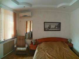 Сдается однокомнатная квартира в центре города. Телевизор, сплит...