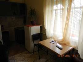 Квартира студия,в часном доме.Свой отдельный от хозяев...