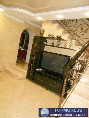 продается шикарный дом с евроремонтом и мебелью,кожаный диван,итальянская мебель, мраморная лестница,все... - 1