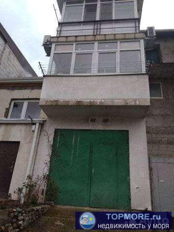 Жилой гараж ГСК ВОСТОК 3 этажа общей площадью 121 м2 земля/строение в собственности  все коммуникации. вход с двух...