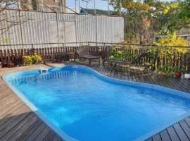 Продается дом в Голубой бухте. Расположен на участке 5 сотки. Дом...