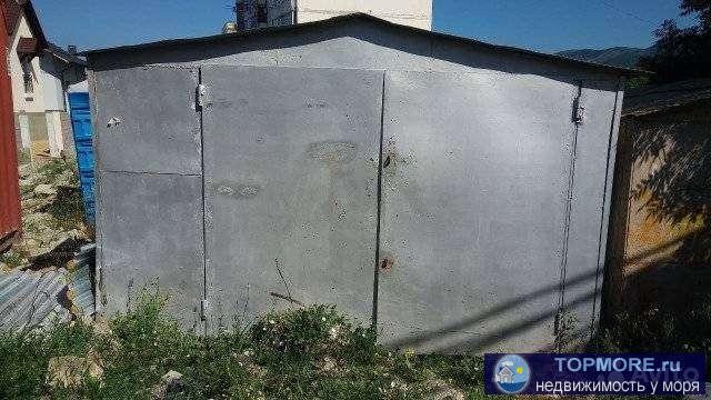 продам  крепкий металлический гараж с полками по периметру, с деревянным полом 3,5м на 6м. находится по адресу...