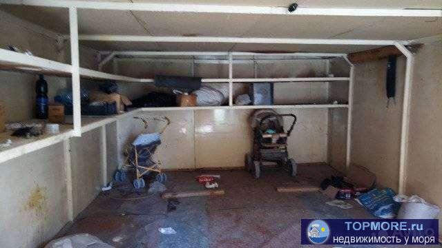 продам  крепкий металлический гараж с полками по периметру, с деревянным полом 3,5м на 6м. находится по адресу... - 1