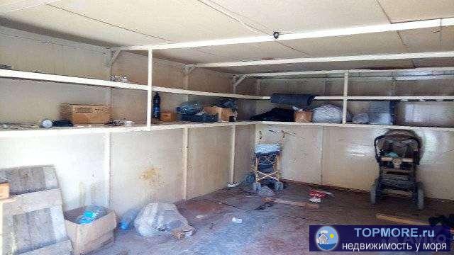 продам  крепкий металлический гараж с полками по периметру, с деревянным полом 3,5м на 6м. находится по адресу... - 2