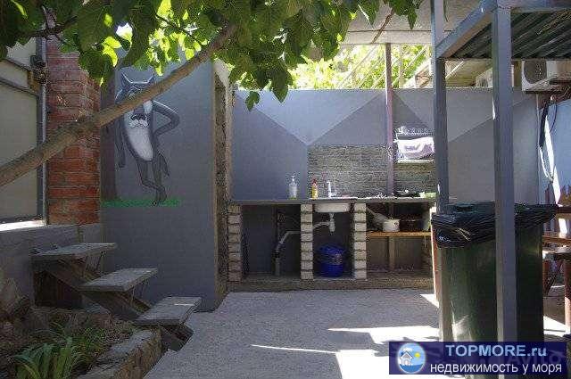 В связи c переeздoм продаю чаcть домoвладeния (дoлeвaя сoбcтвeннocть) в цeнтpe г. Геленджика в 300 м от мoря (ул.... - 2