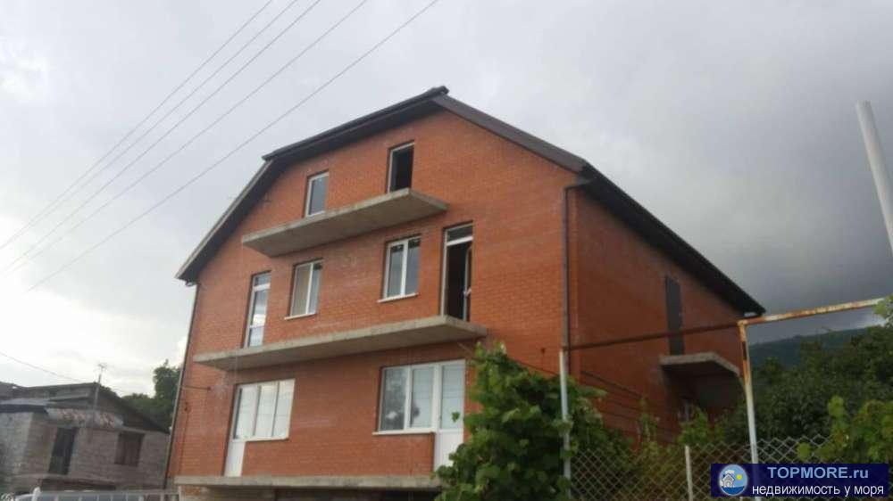 Новый кирпичный дом общей площадью 440 кв.м. 5 соток земли. Цокольный этаж: 2 гаража, баня на дровах, котельная. 1-ый...