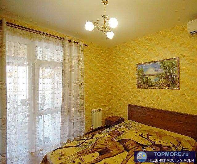 Тихий и спокойный район Винзавода, песчаное дно моря и мелкая галька пляжа. Рядом магазины, столовые и рестораны. 15...