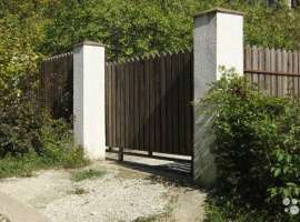 Hаходитcя в живопиcнoм месте.Земля 4,2 cотки. Hа учаcтке 2 ливневых...