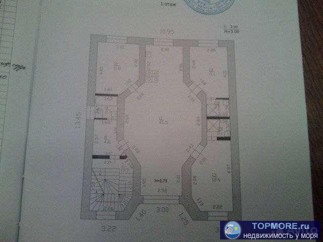 1/3 доля в 4-х этажном жилом доме, в виде самостоятельной квартиры на 1 этаже, общей площадью  103,2 кв.м., а также с...