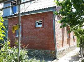 Все коммуникации, септик, скважина, сад. 6 комнат, ванная и санузел...