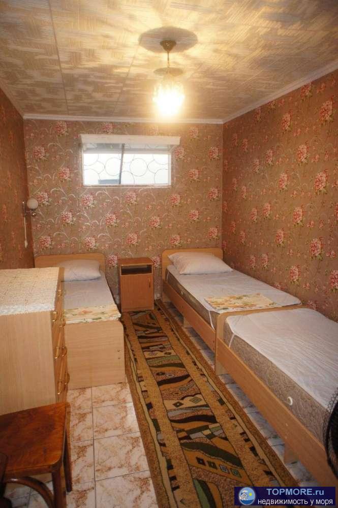 К вашим услугам частный дом: 2х местный номер, 3х местные номера, кухня, 2душа, 3 санузла- очередей нет. Автостоянка... - 2