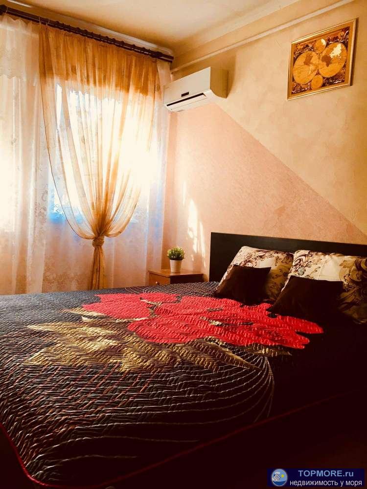 Сдаётся посуточно 2-х комнатная квартира практически на набережной (улица Школьная 2). До моря идти 30 СЕКУНД!!! В...